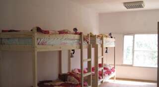 Гостиница Gnezdyshko Hostel Ялта Кровать в общем 10-местном номере для мужчин и женщин-2