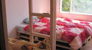 Гостиница Gnezdyshko Hostel Ялта Односпальная кровать в общем номере с 4 кроватями-4