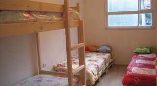Гостиница Gnezdyshko Hostel Ялта Односпальная кровать в  женском общем номере-3