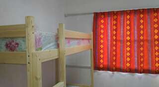Гостиница Gnezdyshko Hostel Ялта Спальное место на двухъярусной кровати в общем номере для мужчин-1