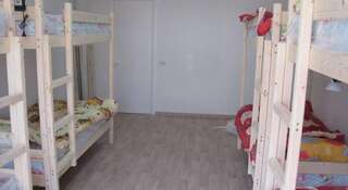 Гостиница Gnezdyshko Hostel Ялта Кровать в общем 10-местном номере для мужчин и женщин-4