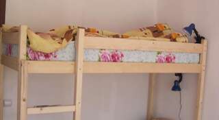 Гостиница Gnezdyshko Hostel Ялта Односпальная кровать в общем номере с 4 кроватями-3